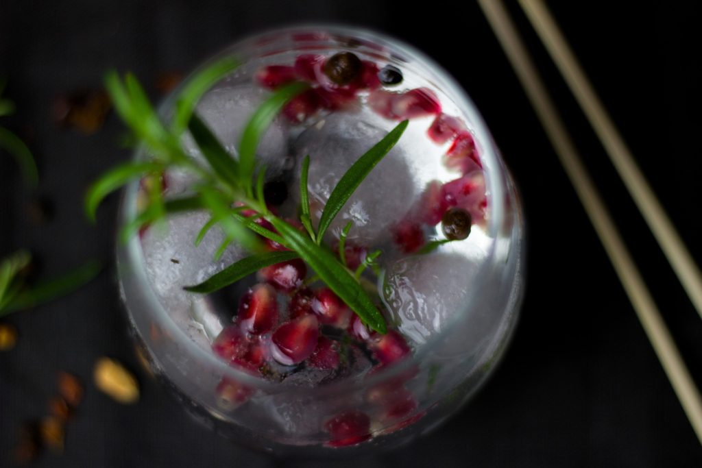 foto bicchiere gin tonic